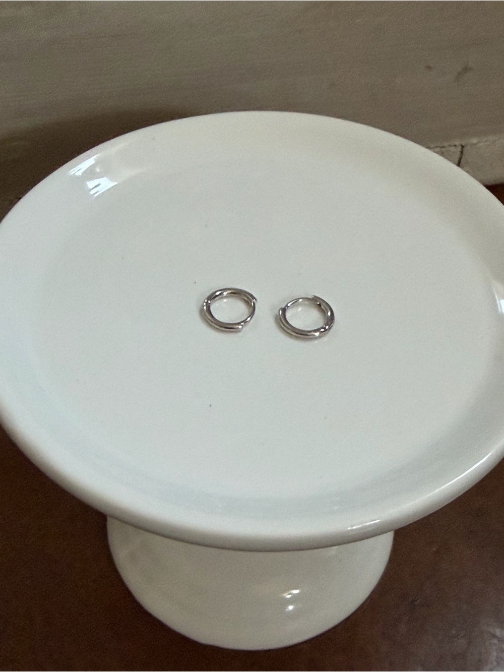 Must Have Minimalist Mini Hoop Links in Silver Tone - Picture 2 of 4